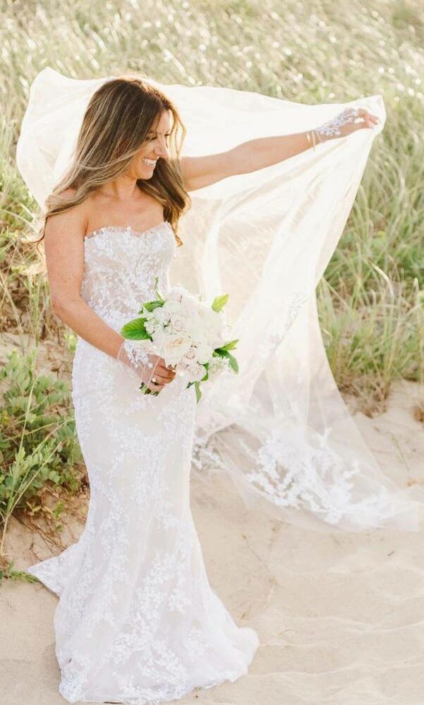 Arielle wearing Jess gown, gloves & veil