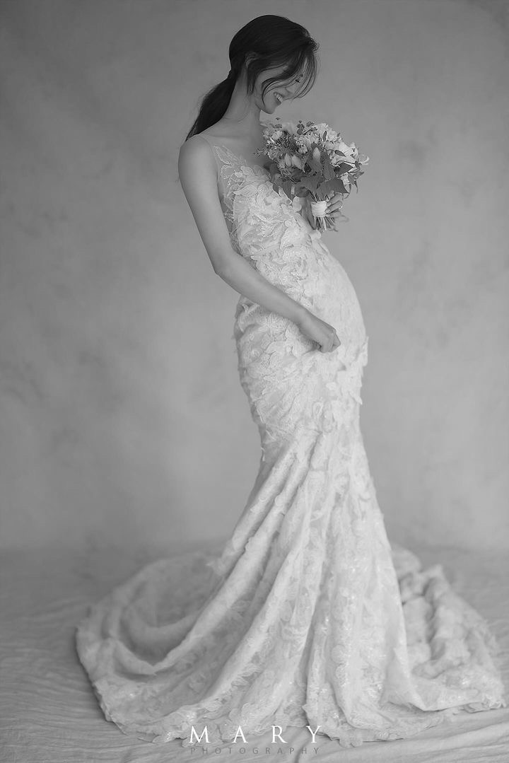 Amazing bride with Nicola gown