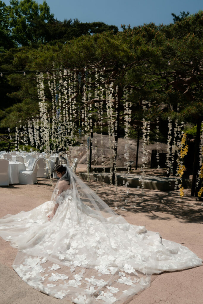BRIDEOFTHEWEEK: Korean garden wedding