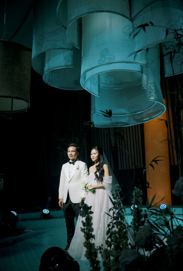 Ngoc Vân in Sally gown and a matching veil