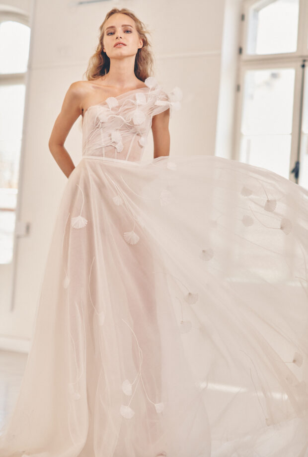 Tulle Wedding Gowns: Where Lightness Becomes Art