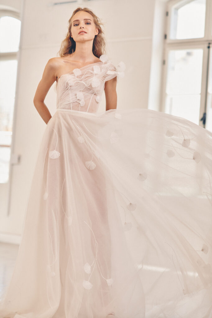 Tulle Wedding Gowns: Where Lightness Becomes Art