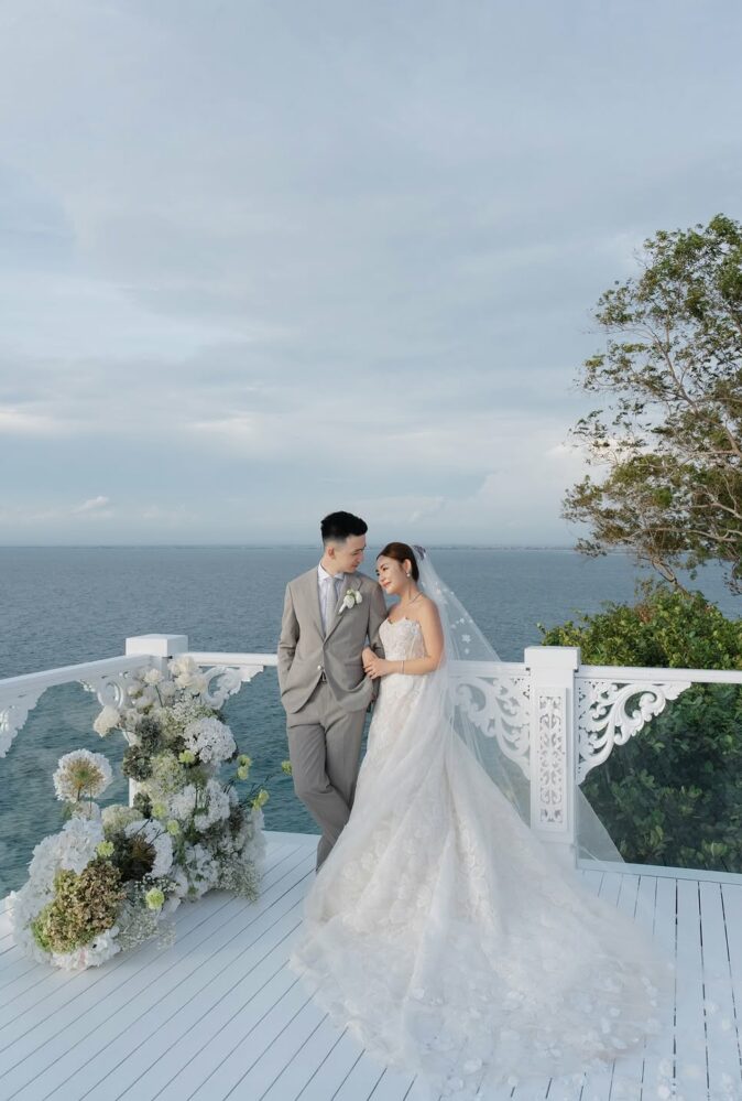Amanda Low in Joy gown and a matching veil