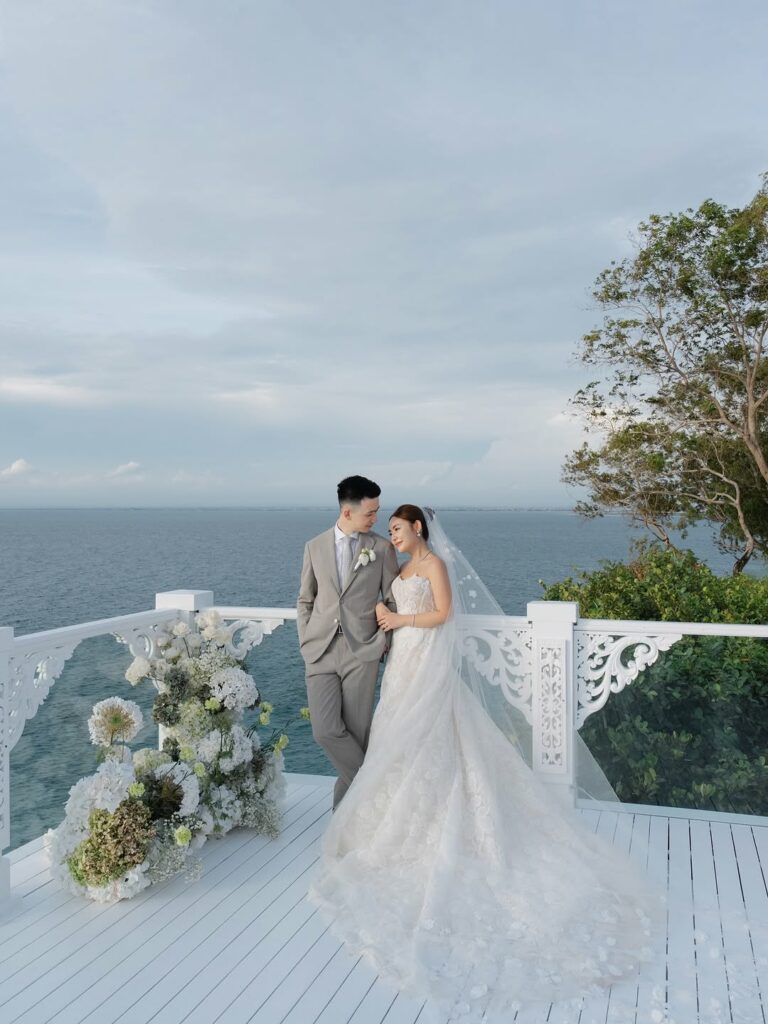 Amanda Low in Joy gown and a matching veil