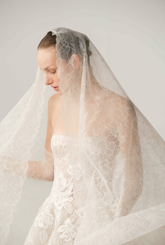 Nera Solstiss lace veil