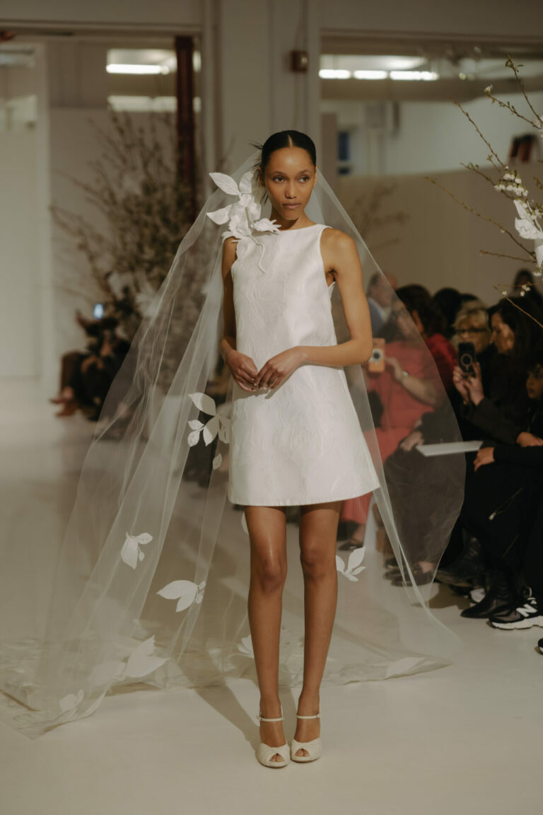 Randy: The Modern Bridal Mini Dress Defined by Sculptural Elegance